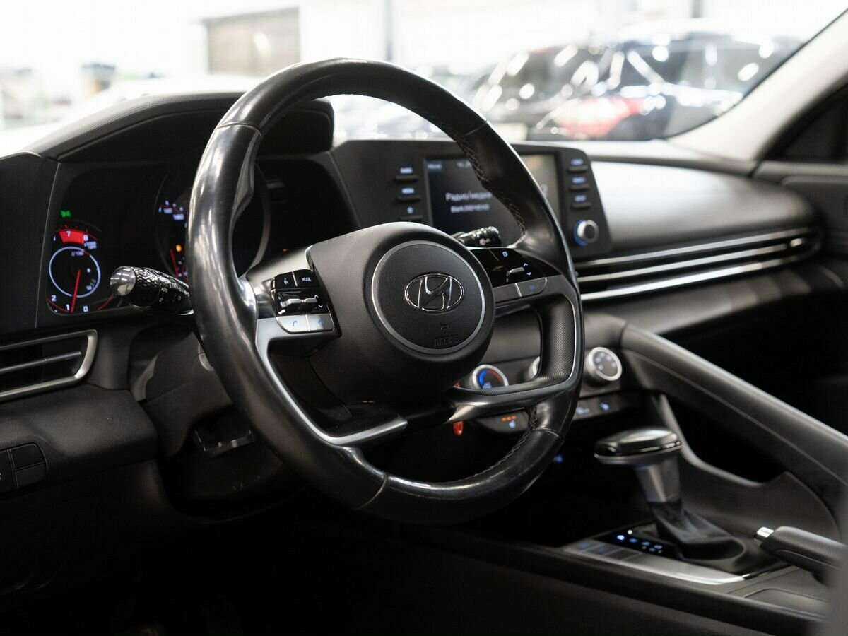 Hyundai Elantra 2021 года с пробегом. Фото: #4