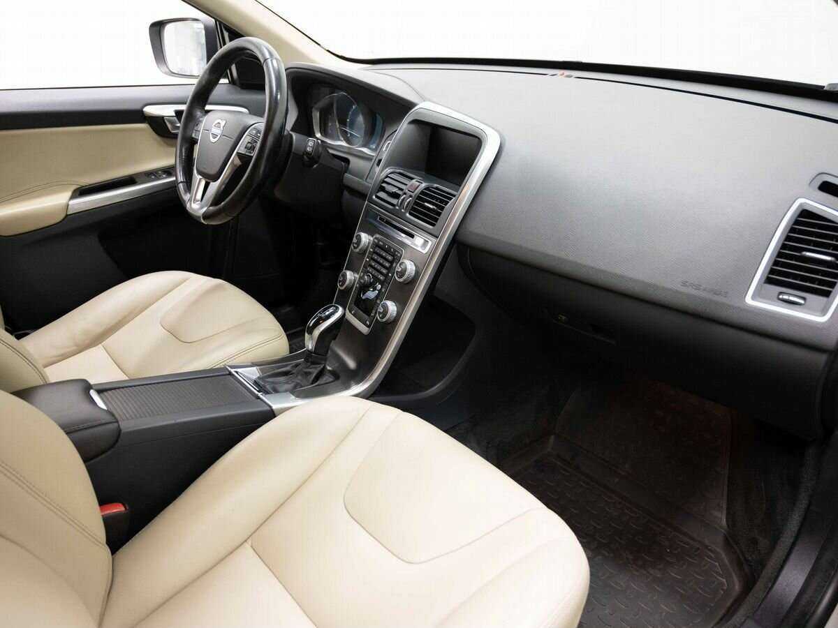 Б/У Вольво ИксЦ60 2014 года. Фото: #10