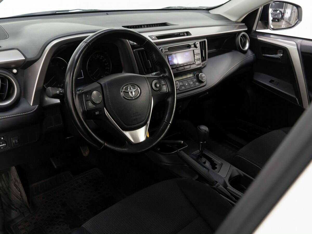 Toyota RAV4 2018 года с пробегом. Фото: #9
