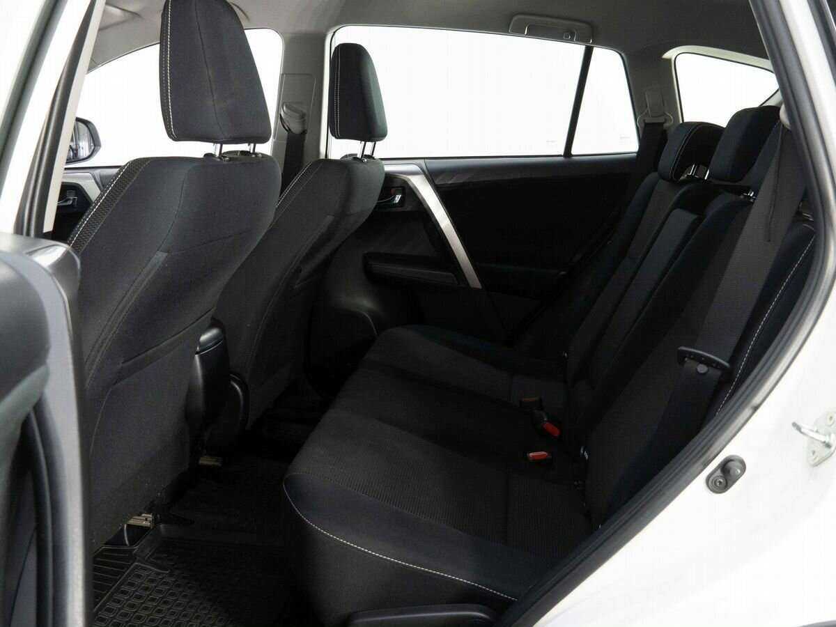 Toyota RAV4 2018 года с пробегом. Фото: #25