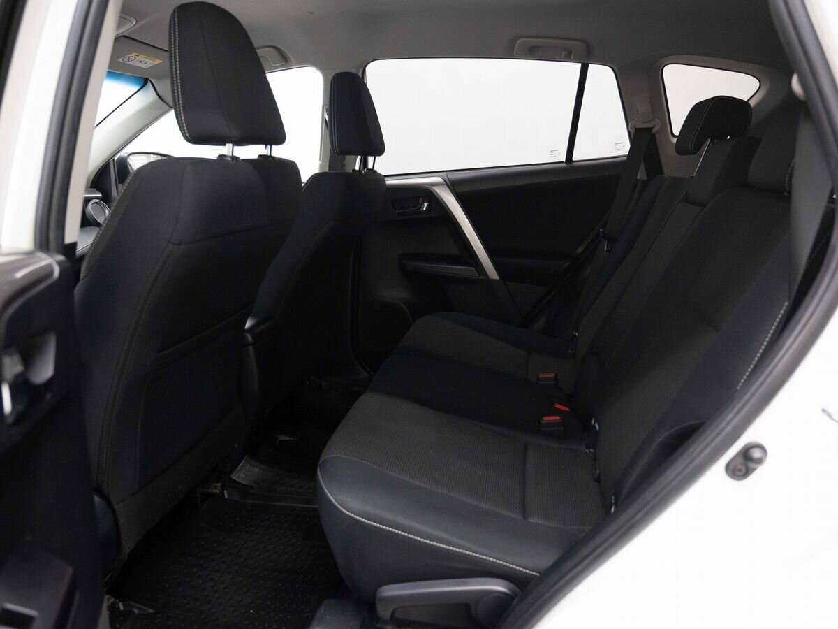 Toyota RAV4 2017 года с пробегом. Фото: #11
