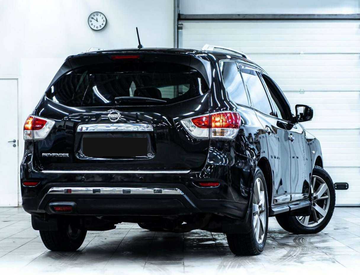 Б/У Ниссан Патфайндер 2015 года. Фото: #2
