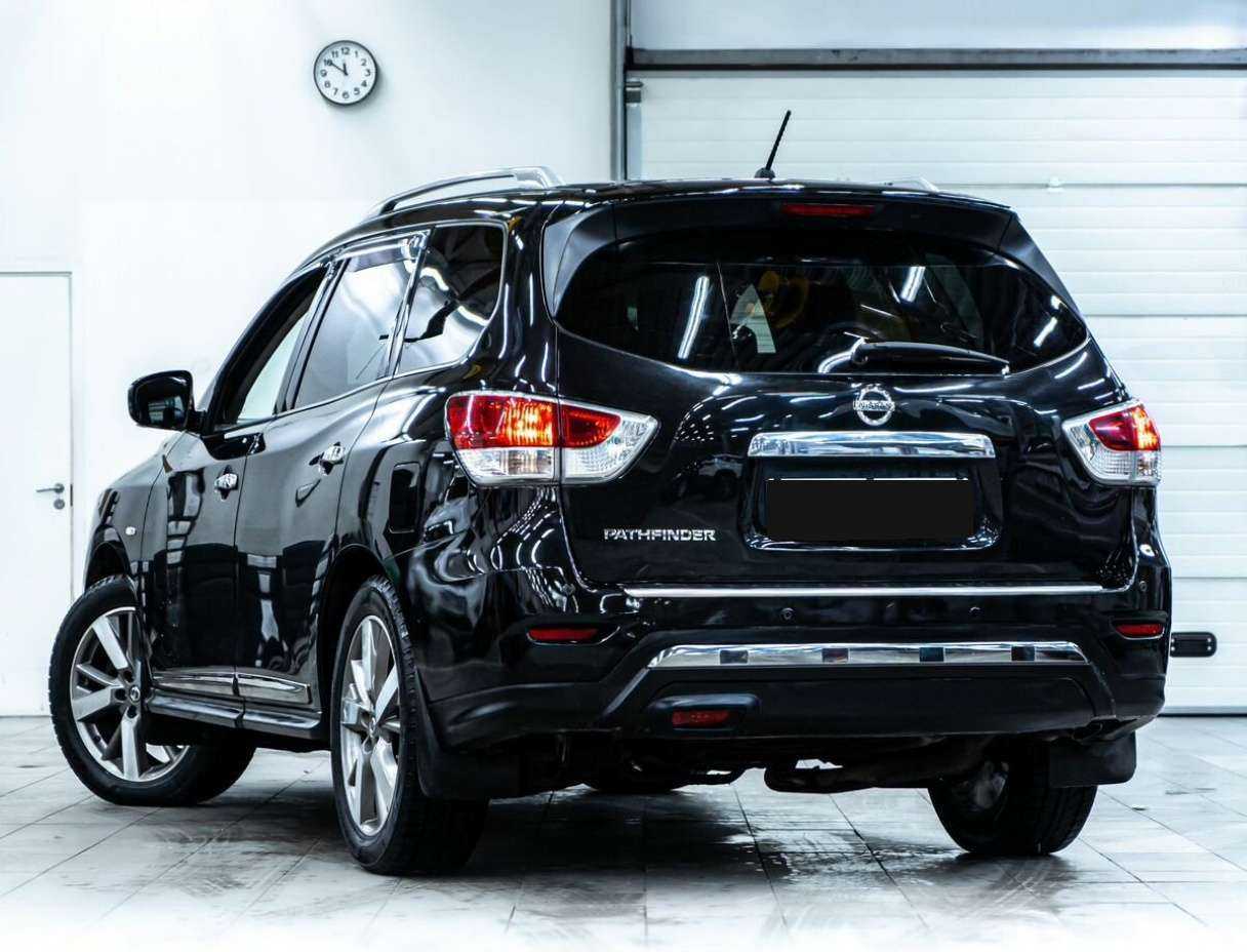 Б/У Ниссан Патфайндер 2015 года. Фото: #3