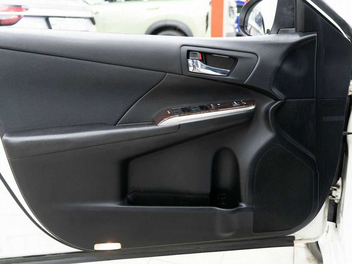 Б/У Тойота Камри 2016 года. Фото: #14