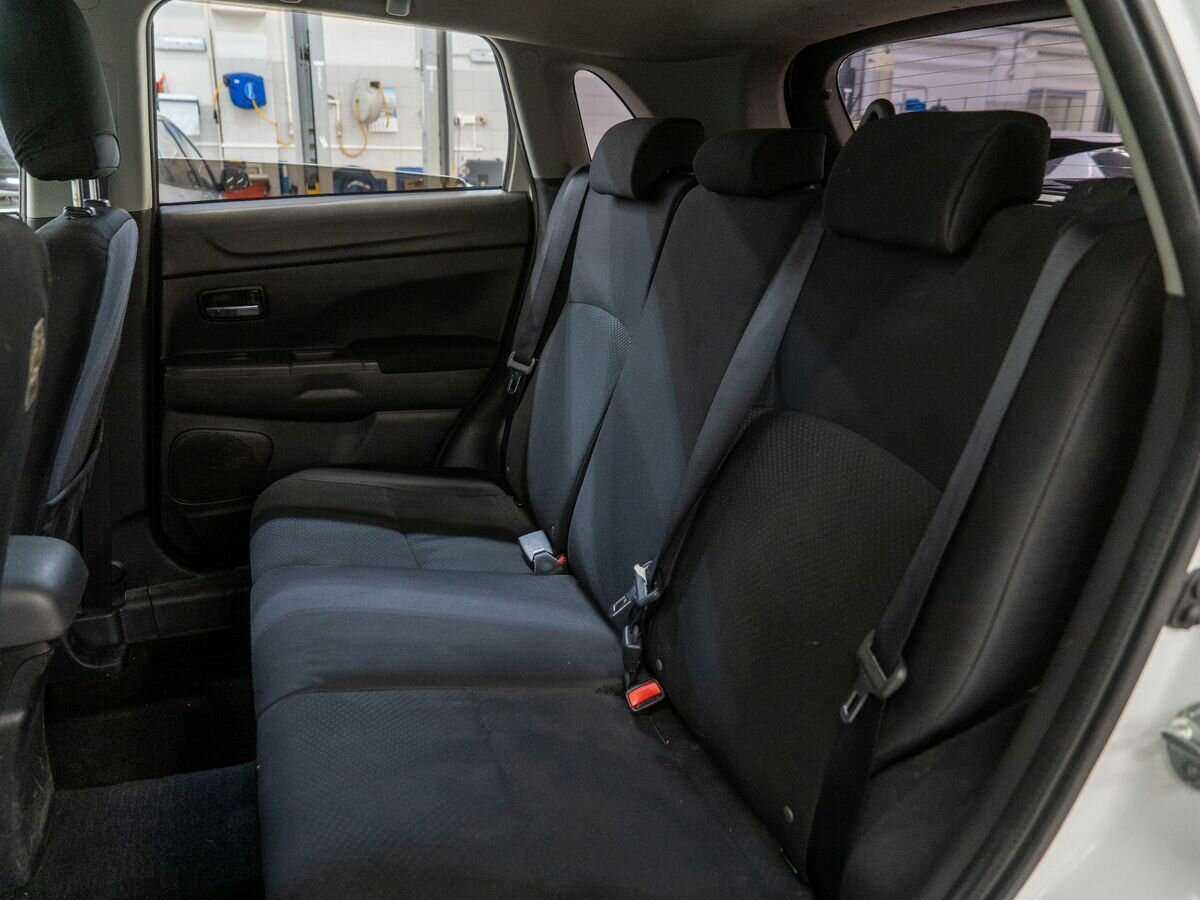 Б/У Митсубиши АС-Икс 2013 года. Фото: #6