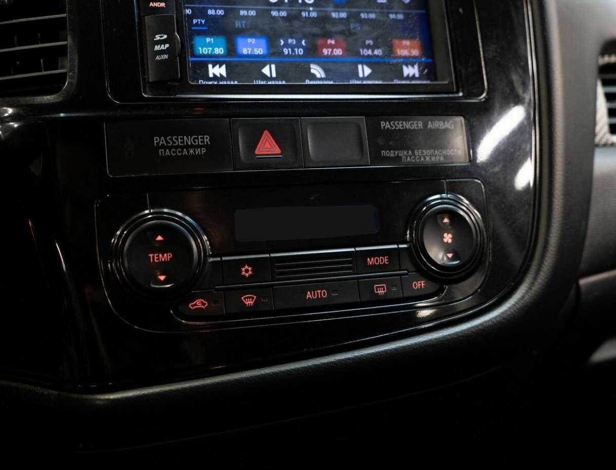 Б/У Митсубиши Оутлэндер 2015 года. Фото: #14