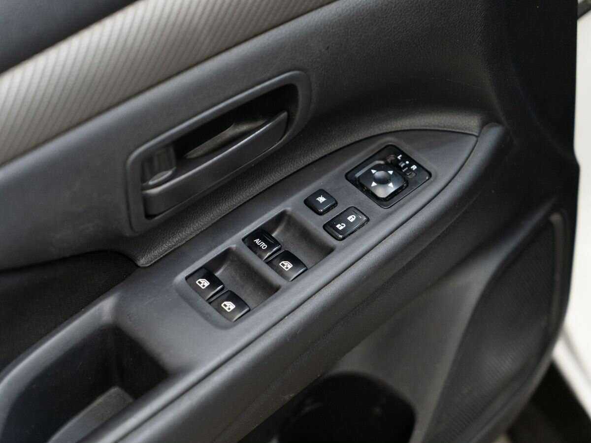 Б/У Митсубиши Оутлэндер 2015 года. Фото: #15