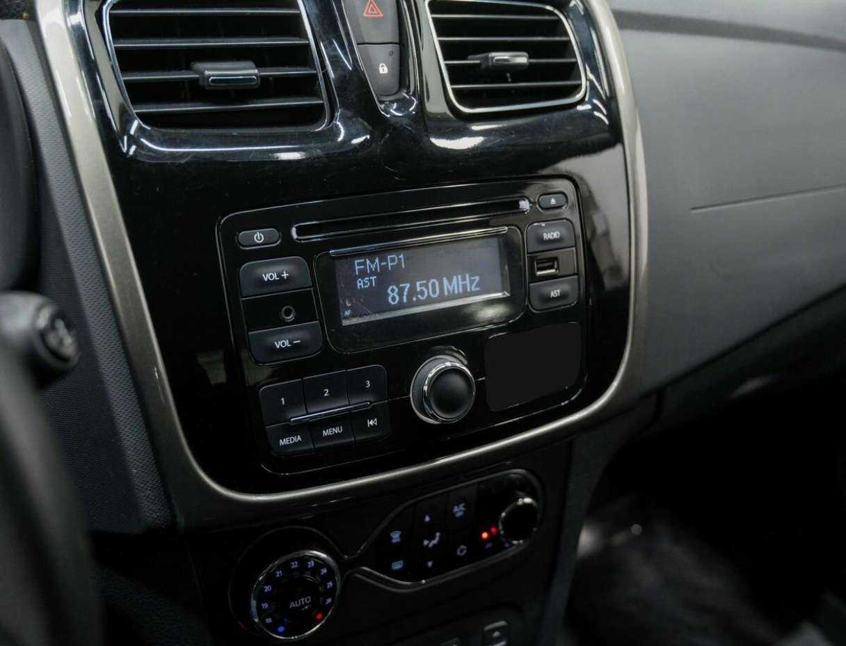 Б/У Рено Сандеро 2015 года. Фото: #21