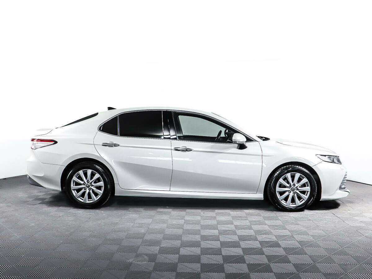 Toyota Camry 2018 года с пробегом. Фото: #3