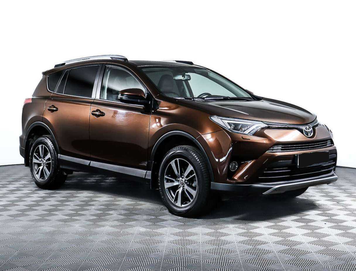 Toyota RAV4 2018 года с пробегом. Фото: #2