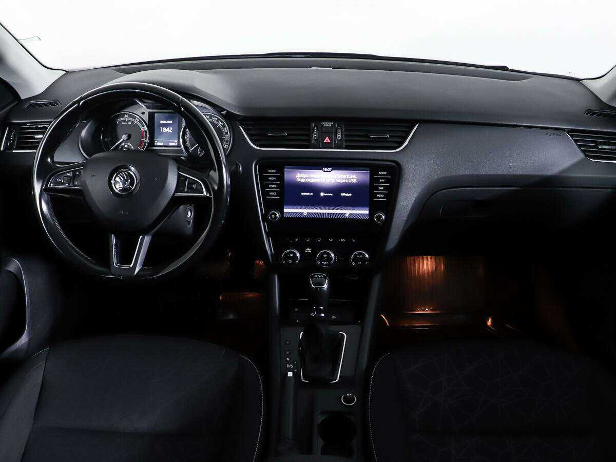 Б/У Шкода Октавия 2018 года. Фото: #11