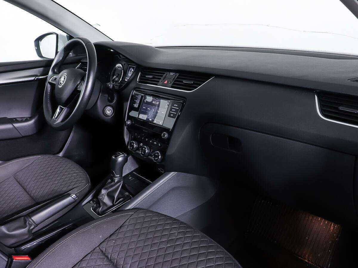 Б/У Шкода Октавия 2018 года. Фото: #9