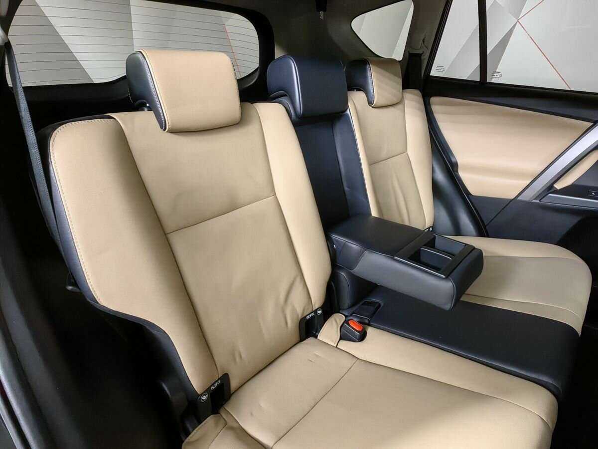 Toyota RAV4 2017 года с пробегом. Фото: #11