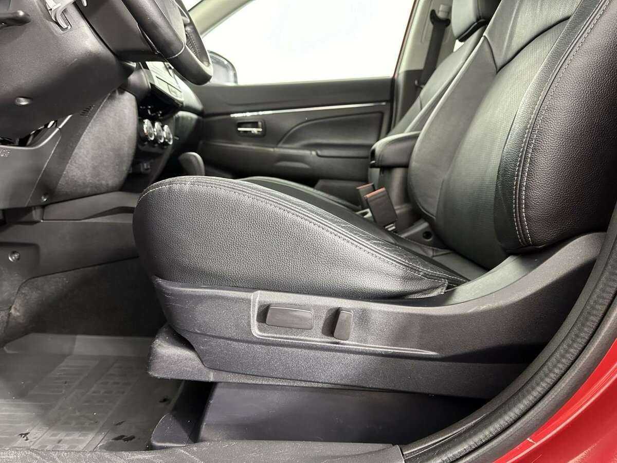 Б/У Митсубиши АС-Икс 2014 года. Фото: #9