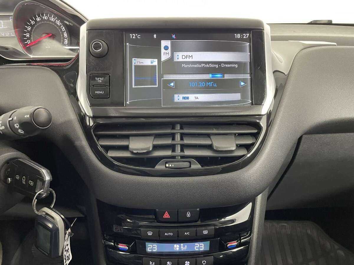 Б/У Пежо 208 2014 года. Фото: #11