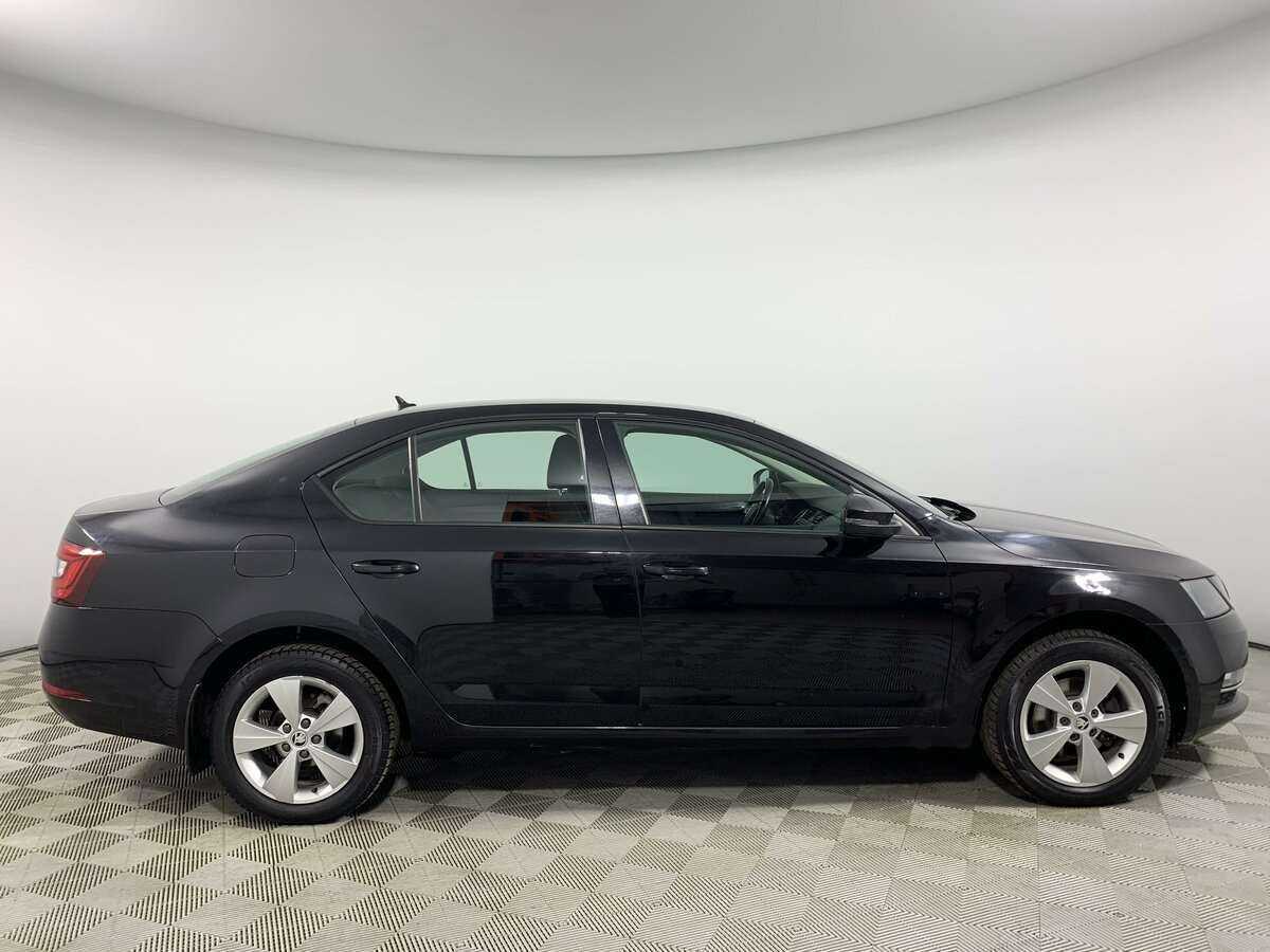 Б/У Шкода Октавия 2018 года. Фото: #3