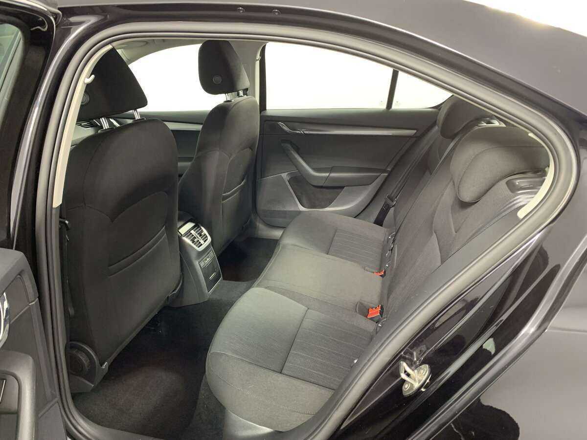 Б/У Шкода Октавия 2018 года. Фото: #9