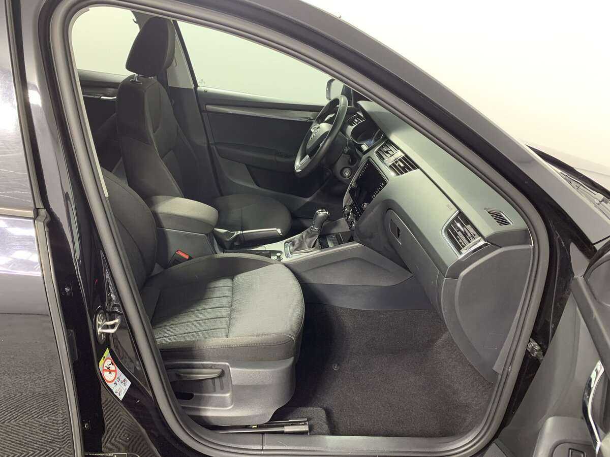 Б/У Шкода Октавия 2018 года. Фото: #14