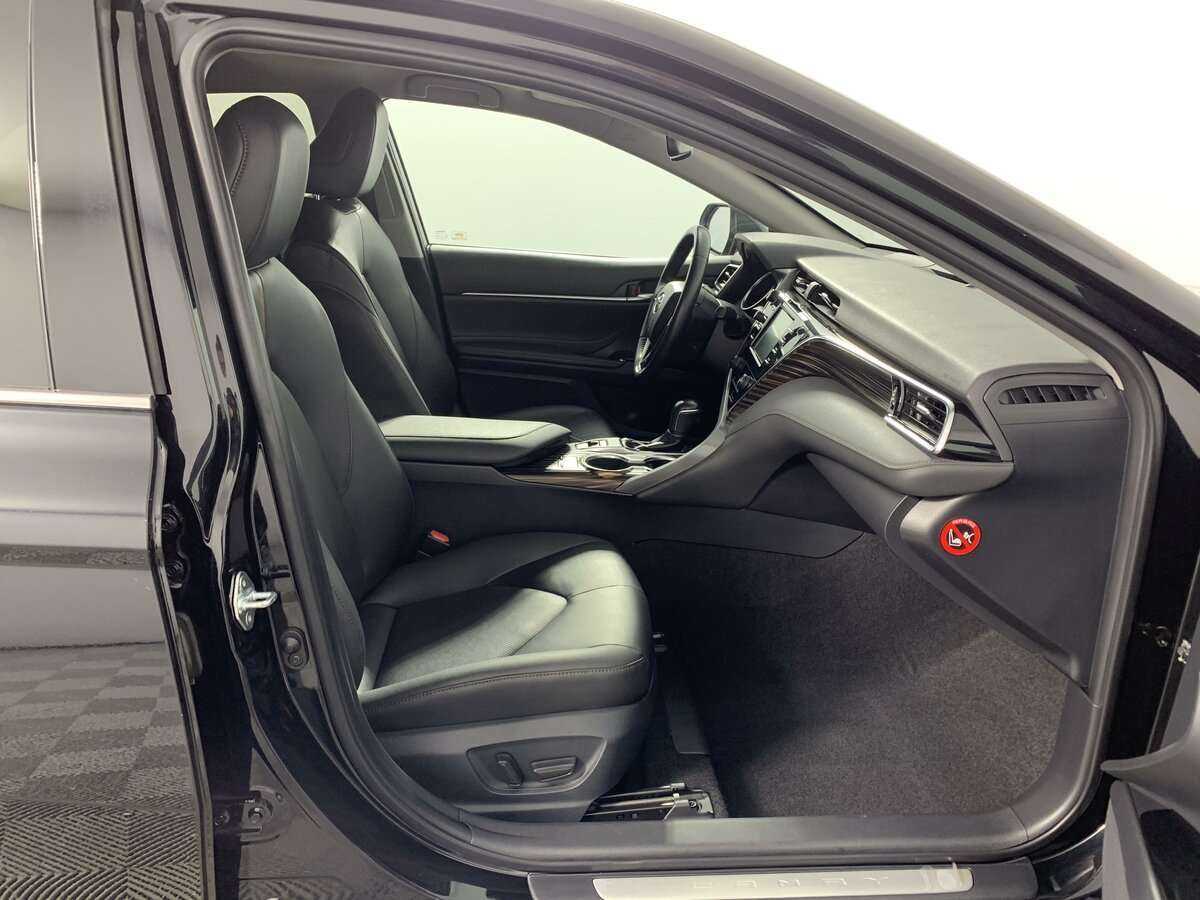 Toyota Camry 2019 года с пробегом. Фото: #17