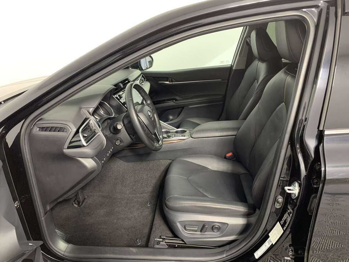 Toyota Camry 2020 года с пробегом. Фото: #11