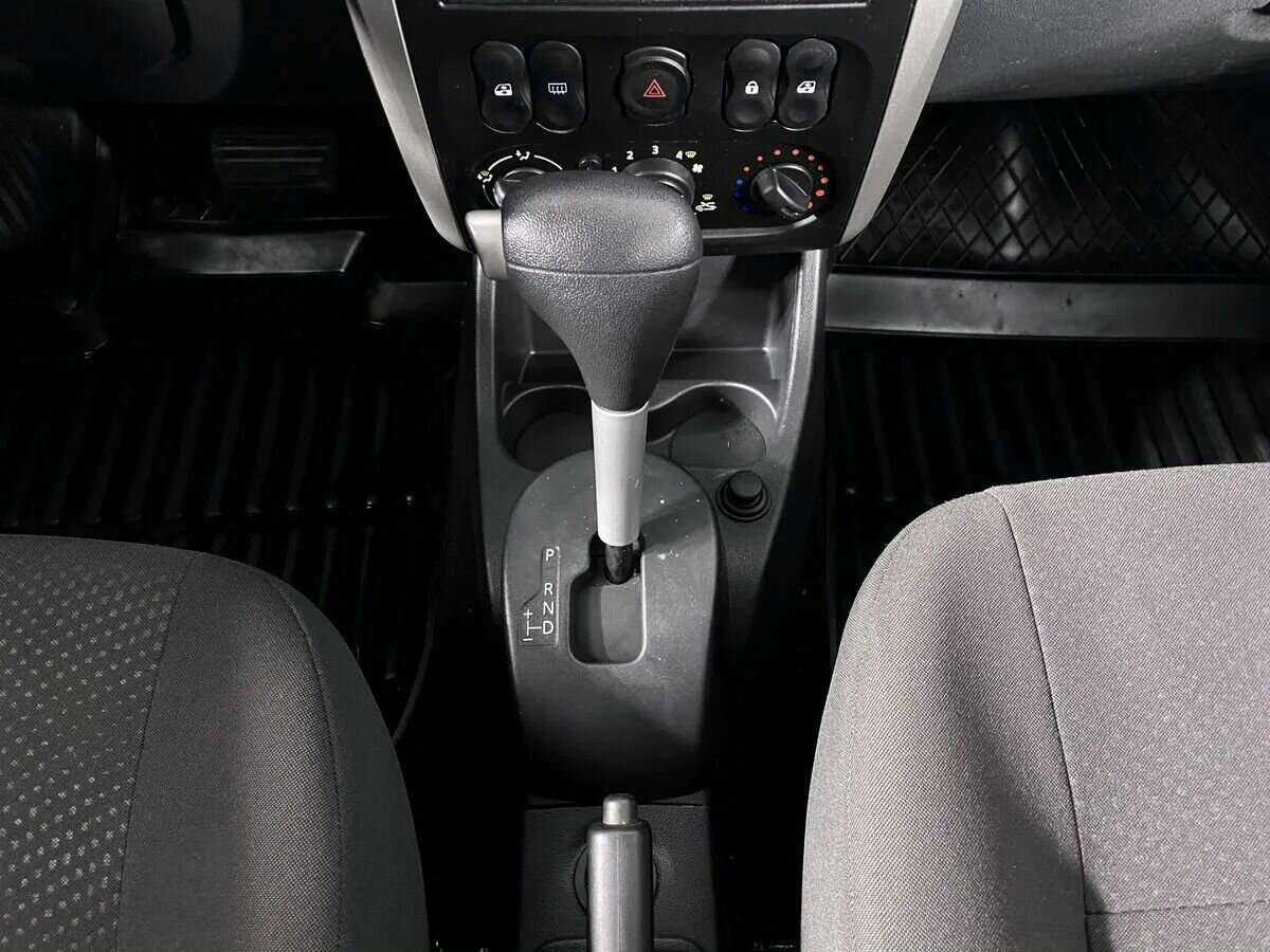 Б/У Ниссан Альмера 2014 года. Фото: #9