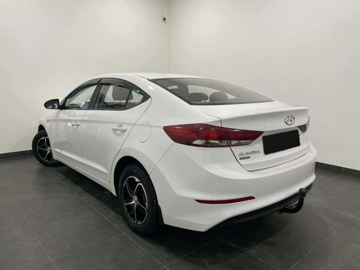 Б/У Хендай Елантра 2016 года. Фото: #2