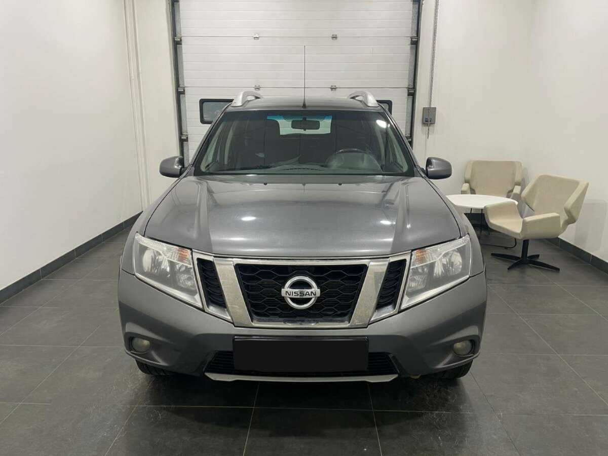 Б/У Ниссан Террано 2015 года. Фото: #1