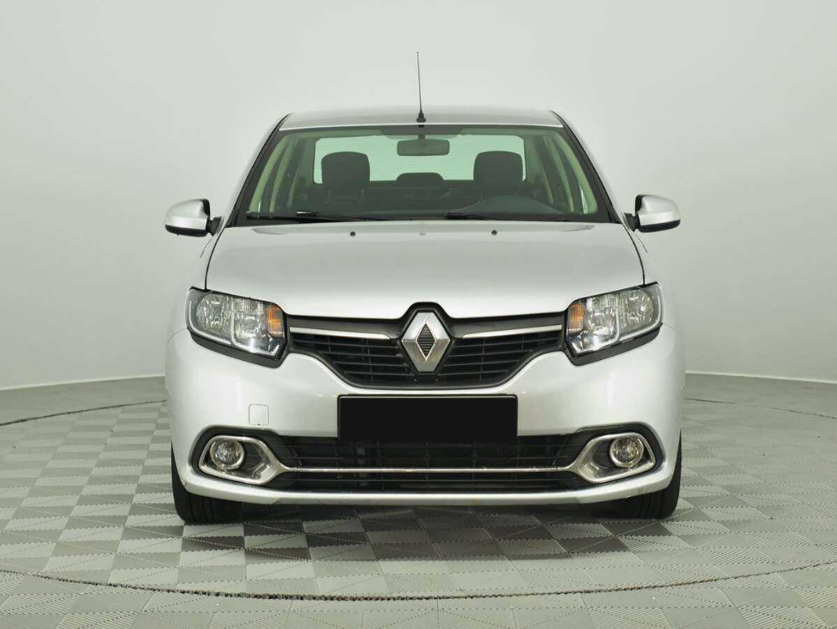 Б/У Рено Логан 2015 года. Фото: #1