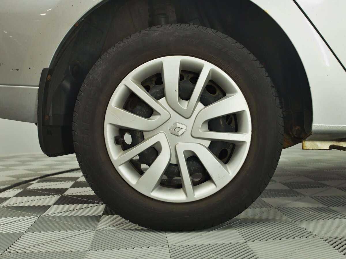 Б/У Рено Логан 2015 года. Фото: #18