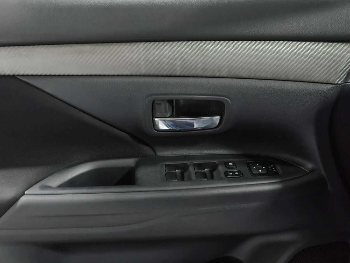 Б/У Митсубиши Оутлэндер 2013 года. Фото: #11