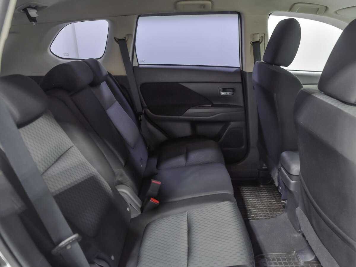 Б/У Митсубиши Оутлэндер 2013 года. Фото: #12