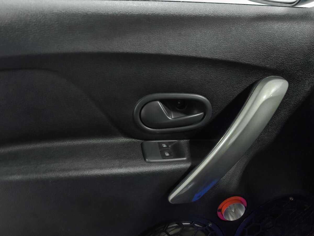 Б/У Рено Логан 2018 года. Фото: #10