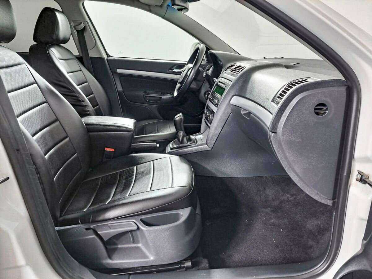 Б/У Шкода Октавия 2012 года. Фото: #8