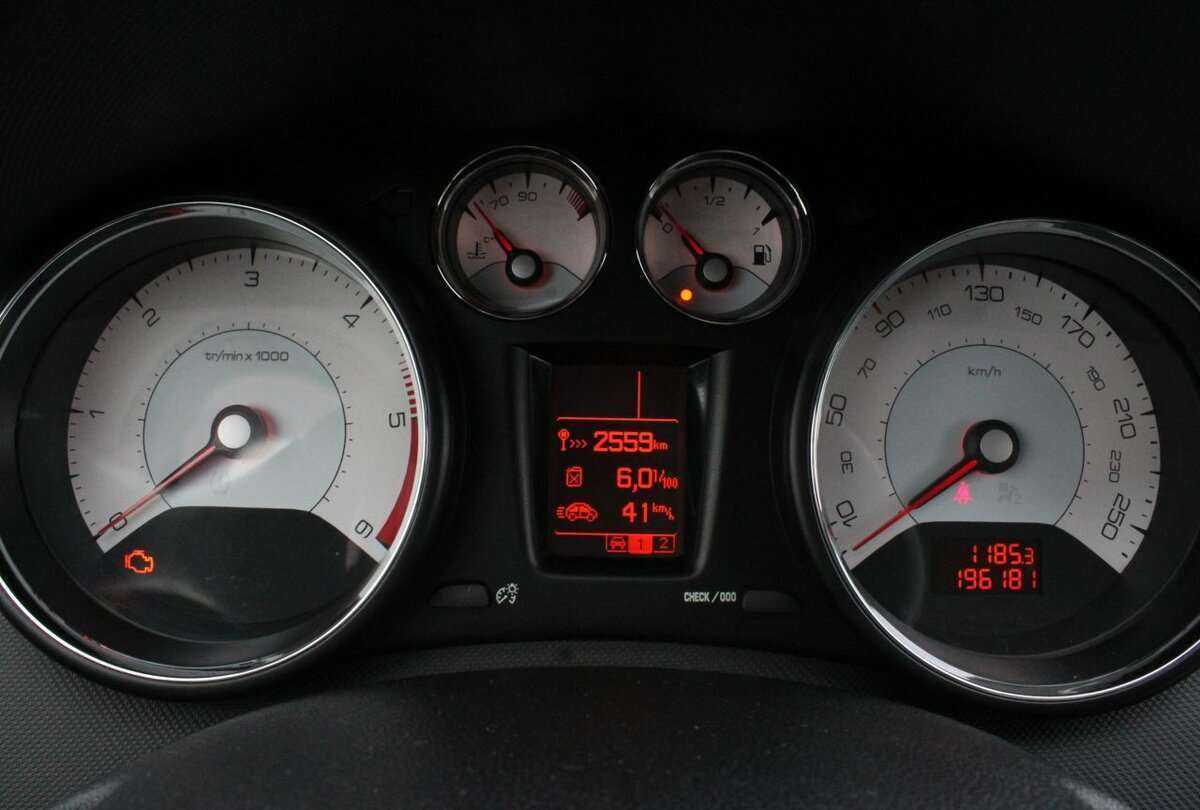 Б/У Пежо 408 2014 года. Фото: #7