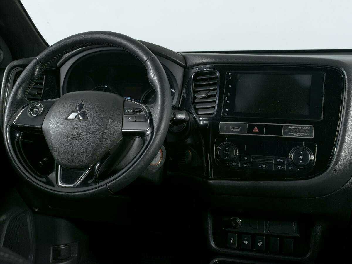 Б/У Митсубиши Оутлэндер 2018 года. Фото: #7