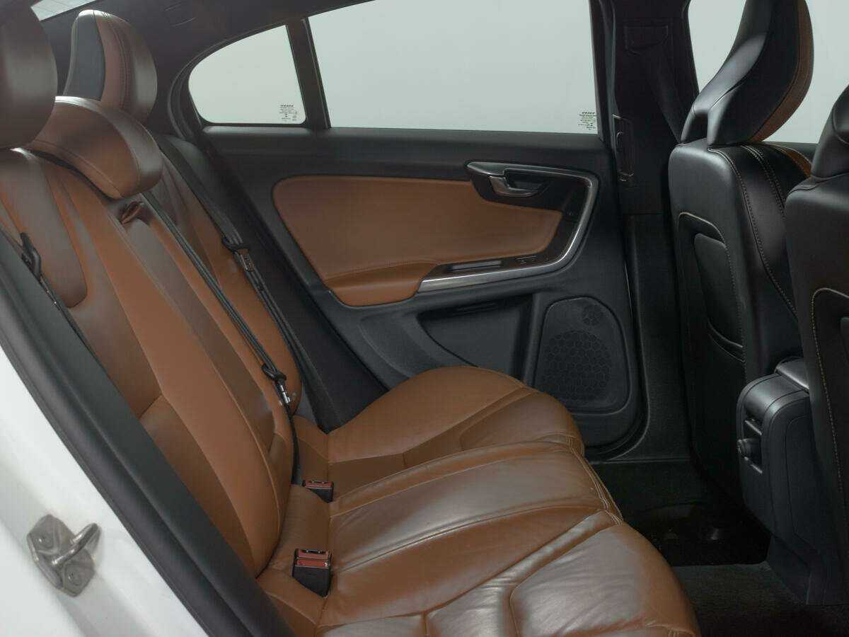 Б/У Вольво С60 2014 года. Фото: #10