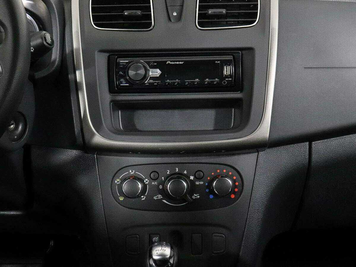 Б/У Рено Сандеро 2018 года. Фото: #10