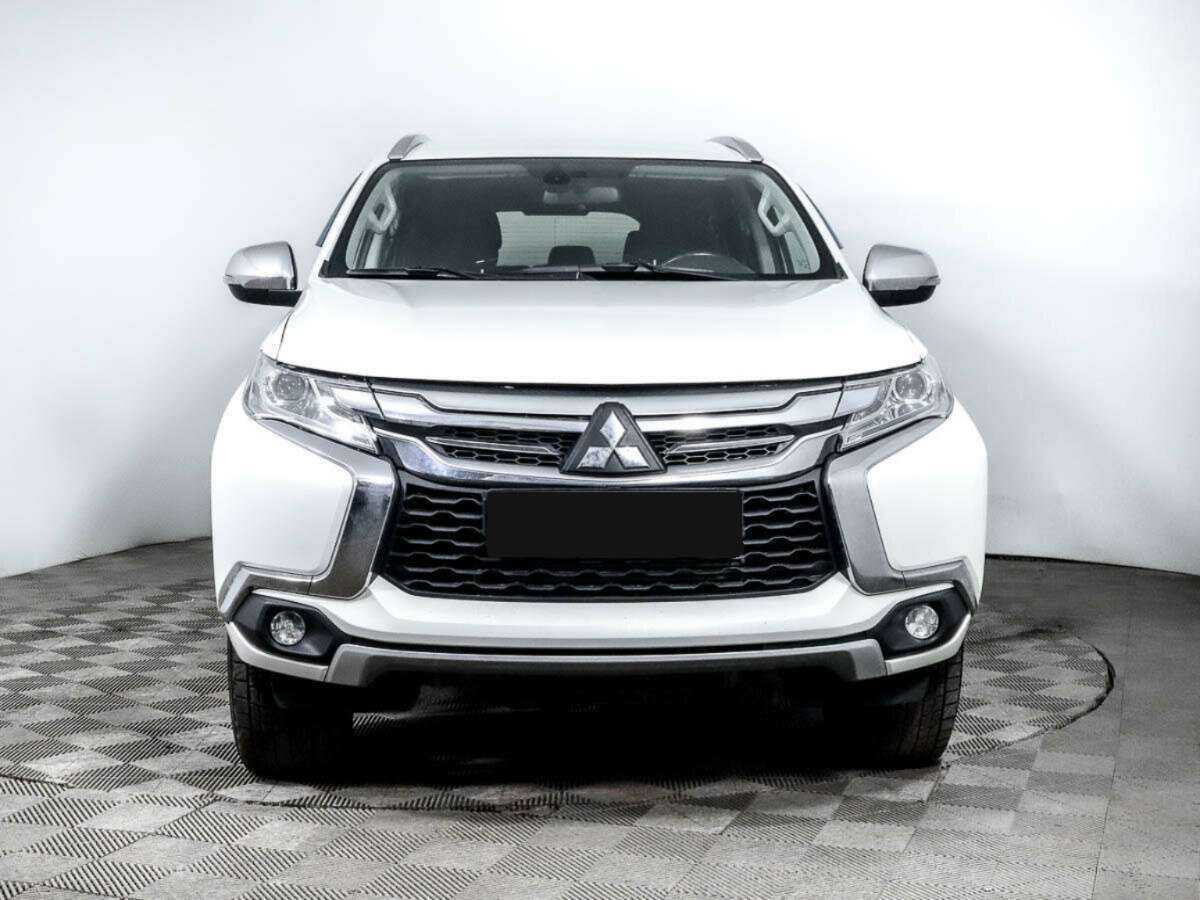 Mitsubishi Pajero Sport 2017 года с пробегом. Фото: #1