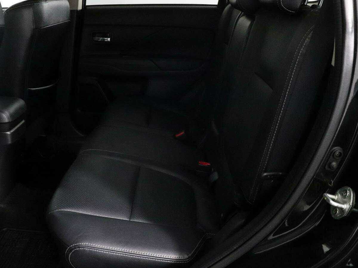 Б/У Митсубиши Оутлэндер 2015 года. Фото: #7