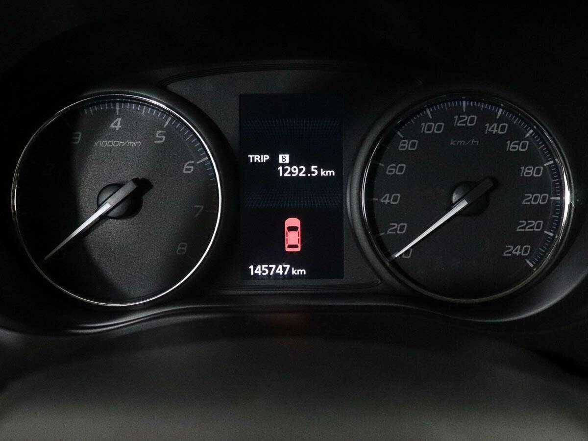 Б/У Митсубиши Оутлэндер 2015 года. Фото: #8