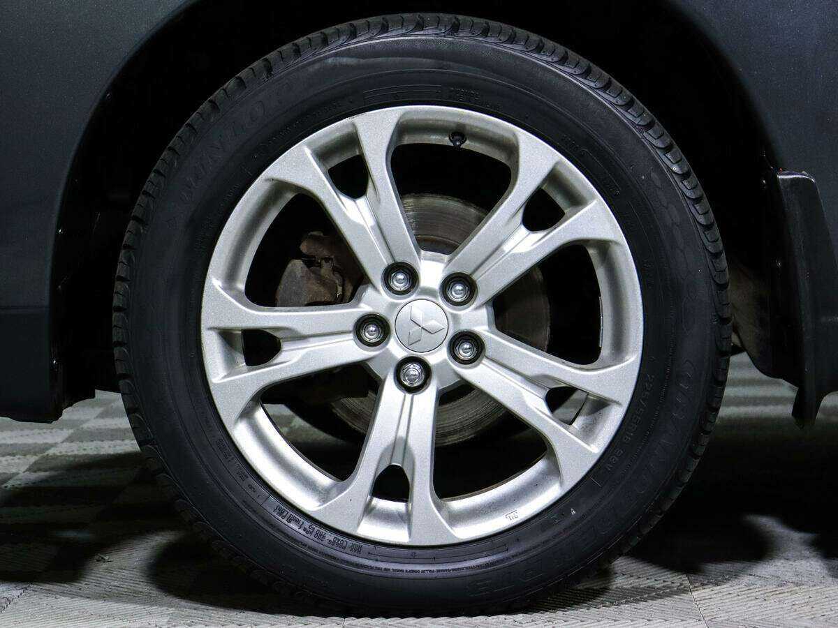 Б/У Митсубиши Оутлэндер 2013 года. Фото: #16