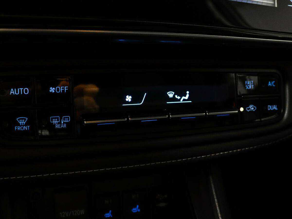 Б/У Тойота Королла 2018 года. Фото: #12