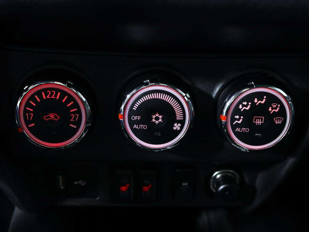 Б/У Митсубиши АС-Икс 2018 года. Фото: #13