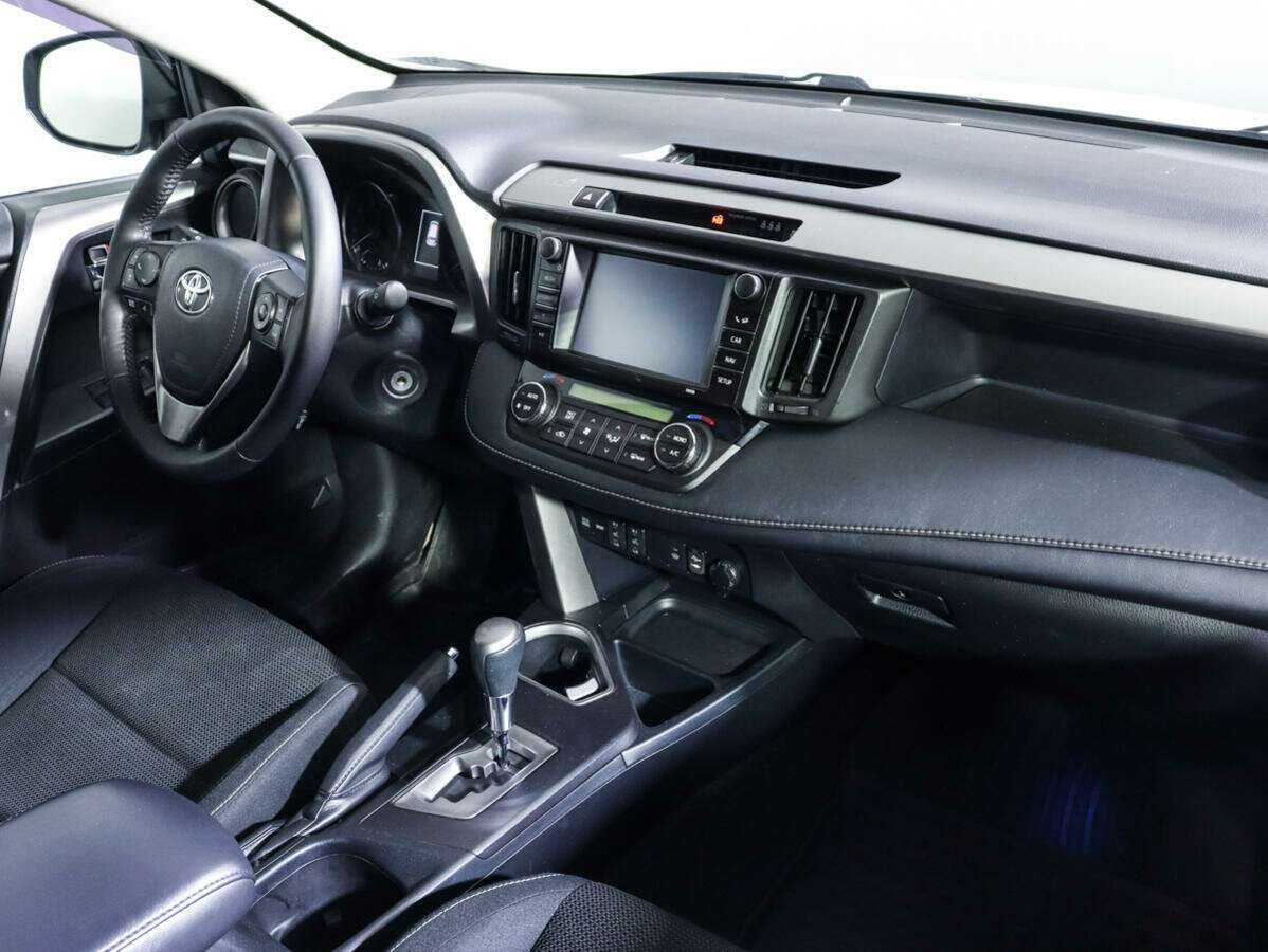 Toyota RAV4 2017 года с пробегом. Фото: #7