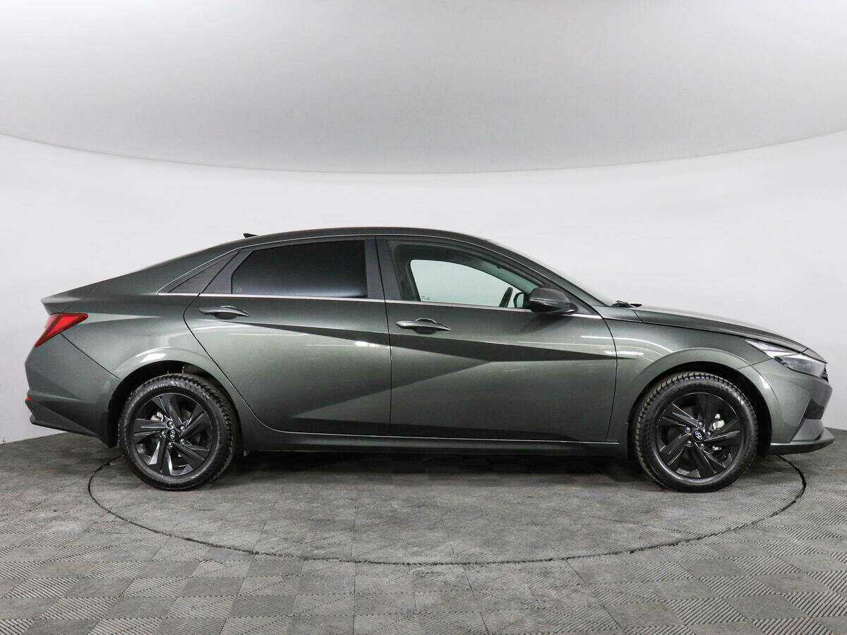 Hyundai Elantra 2022 года с пробегом. Фото: #3