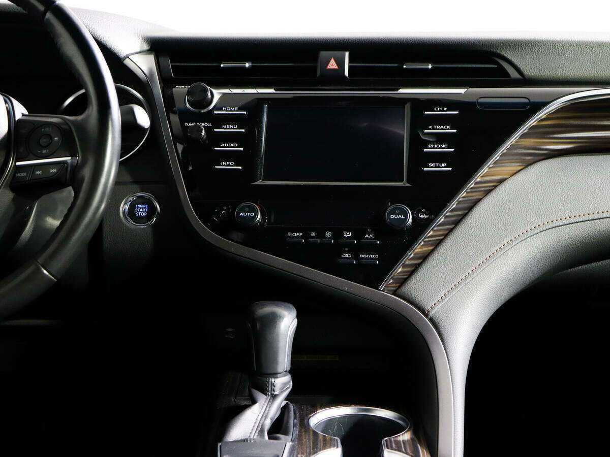 Toyota Camry 2018 года с пробегом. Фото: #12