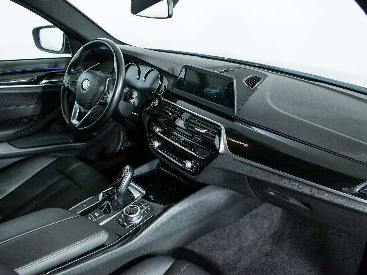 BMW 5 серии 2018 года с пробегом. Фото: #6