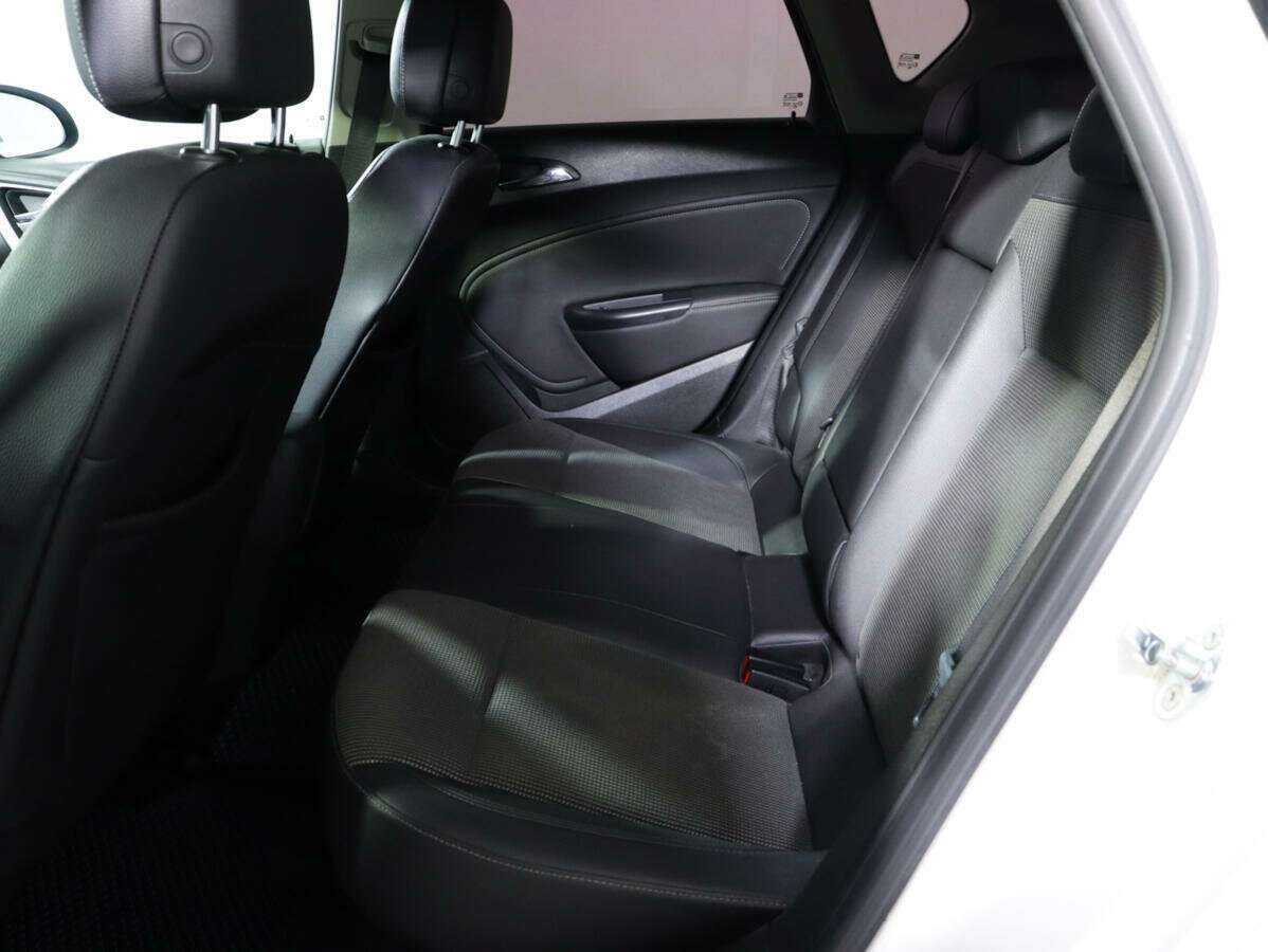 Б/У Опель Астра 2012 года. Фото: #6