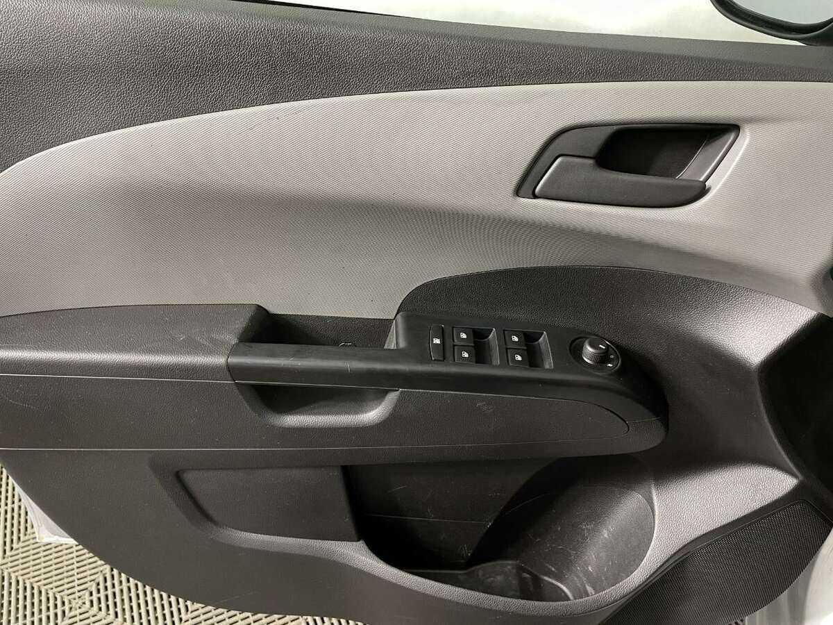 Б/У Шевроле Авео 2013 года. Фото: #6