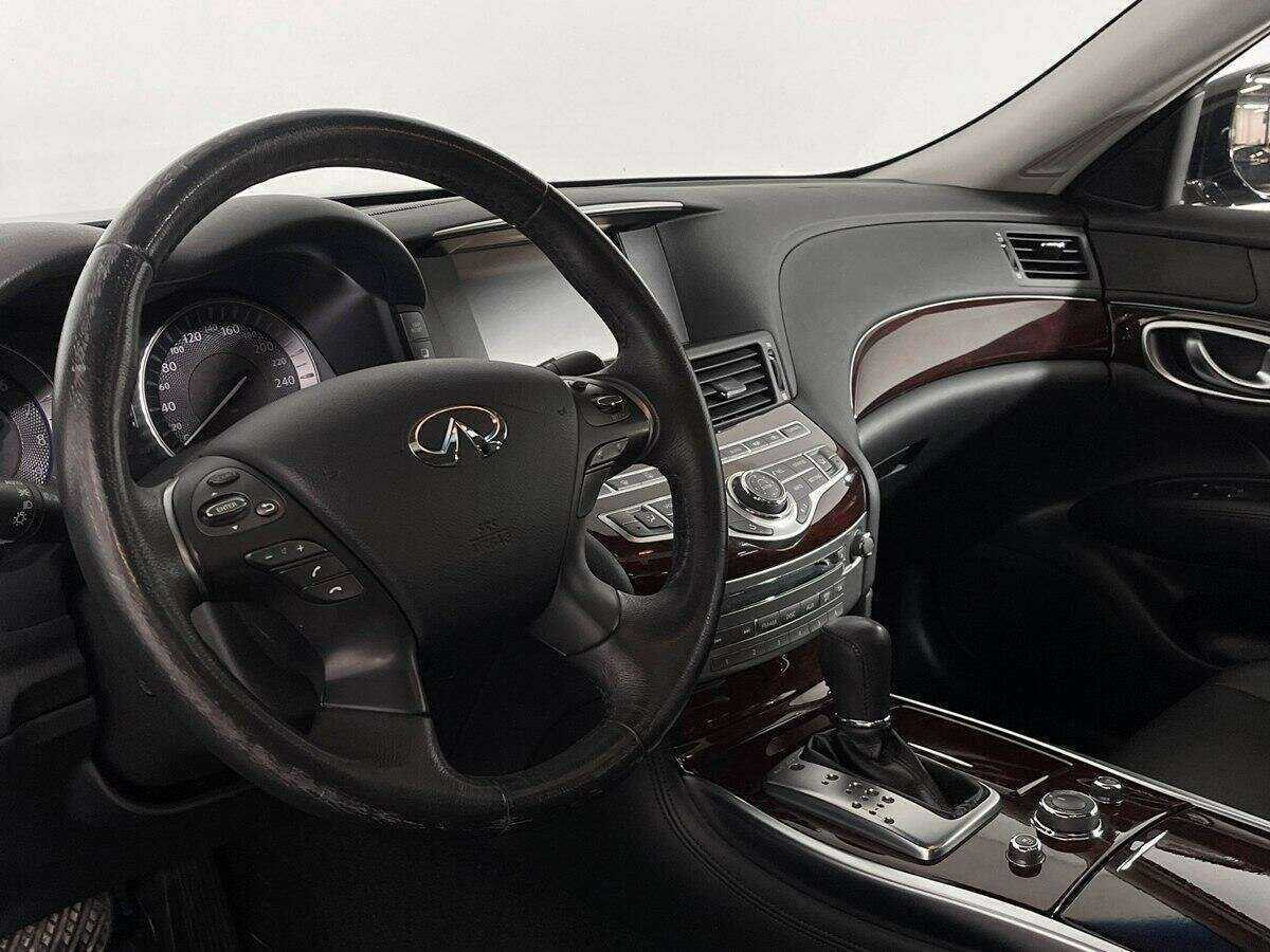 Infiniti Q70 2016 года с пробегом. Фото: #17